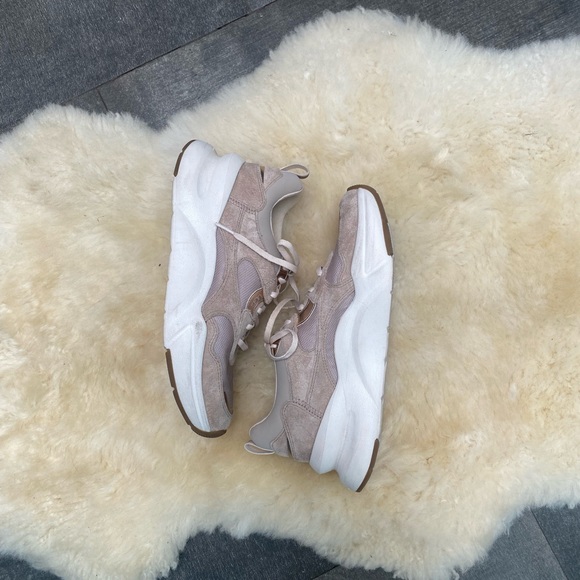 Women’s UGG sneaker - rose gold - Picture 2 of 3